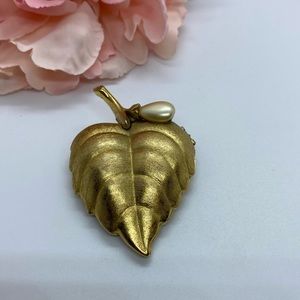 Vintage AVON 1970’s Gold Tone Leaf Perfume Brooch